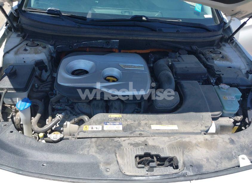 Photo 10 of 2016 Hyundai Sonata HYBRID SE (VIN KMHE24L11GA040700)