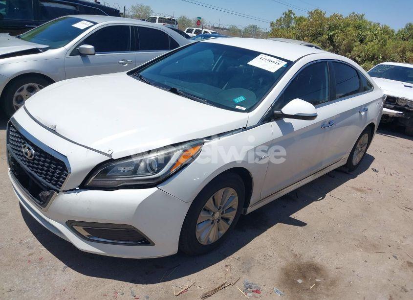 Photo 2 of 2016 Hyundai Sonata HYBRID SE (VIN KMHE24L11GA040700)