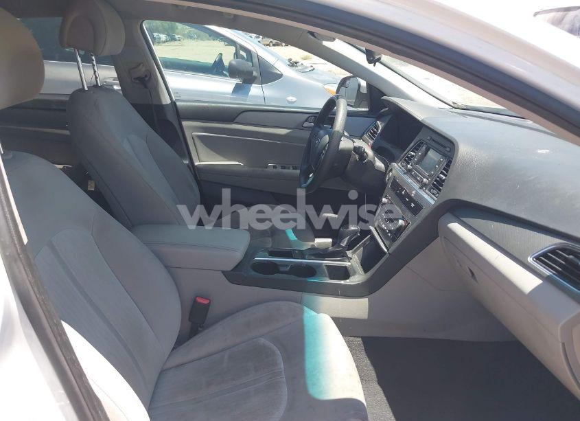 Photo 5 of 2016 Hyundai Sonata HYBRID SE (VIN KMHE24L11GA040700)