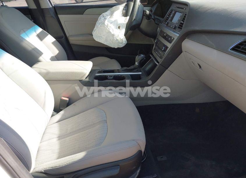 Photo 5 of 2016 Hyundai Sonata HYBRID SE (VIN KMHE24L12GA015157)