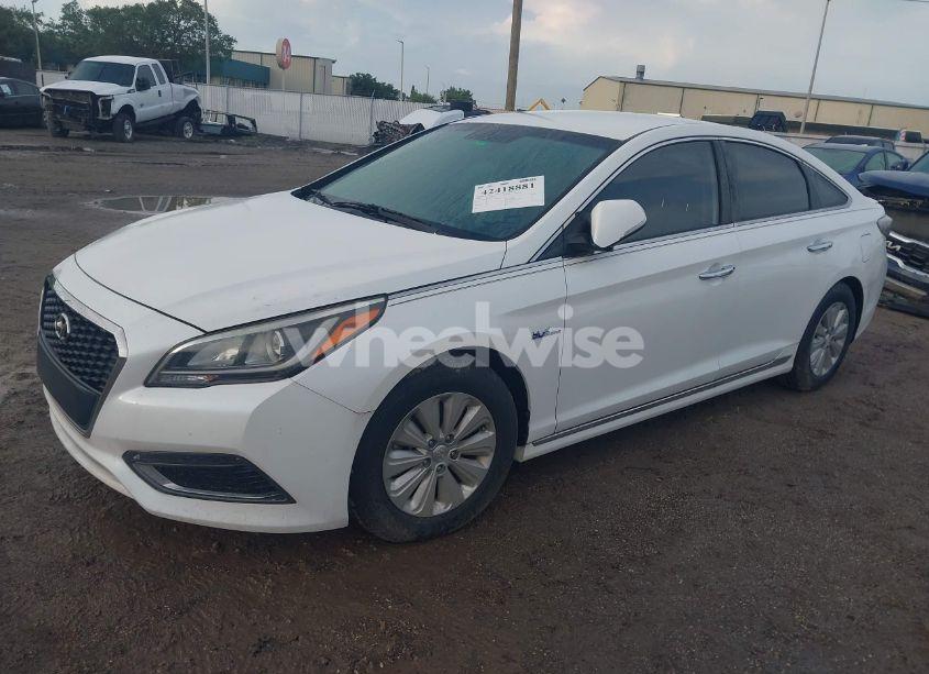 Photo 2 of 2016 Hyundai Sonata HYBRID SE (VIN KMHE24L13GA041511)
