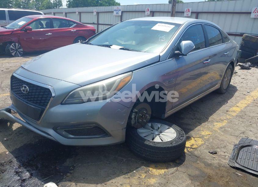 Photo 2 of 2016 Hyundai Sonata HYBRID SE (VIN KMHE24L14GA012423)