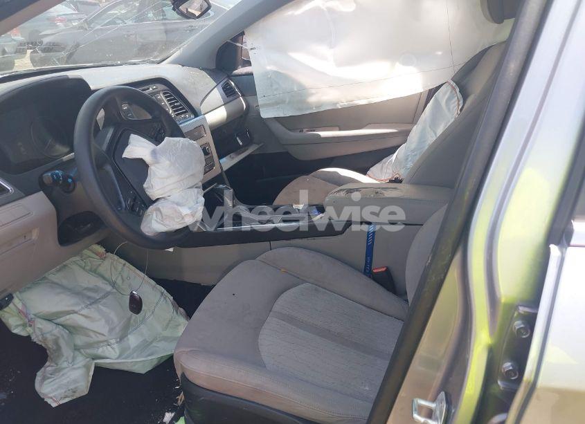 Photo 5 of 2016 Hyundai Sonata HYBRID SE (VIN KMHE24L14GA012423)