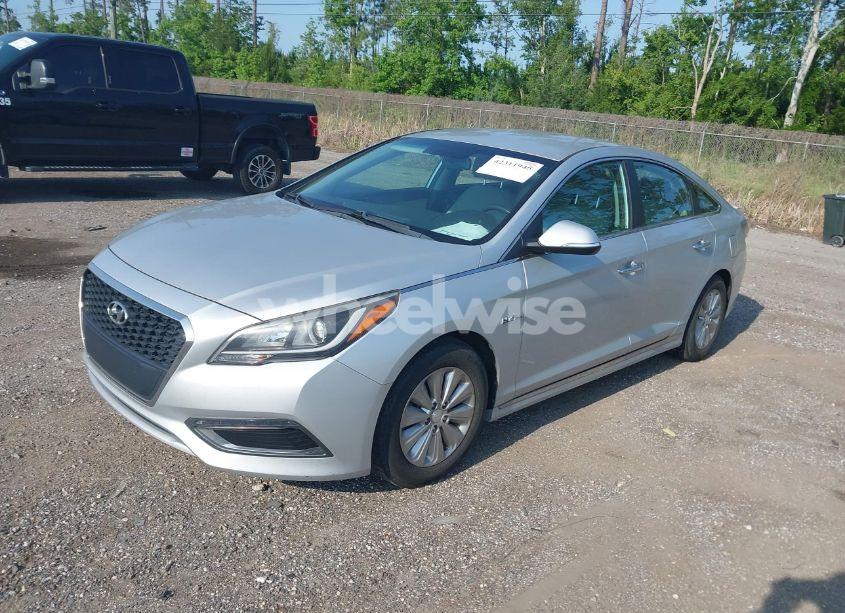 Photo 2 of 2016 Hyundai Sonata HYBRID SE (VIN KMHE24L14GA042053)