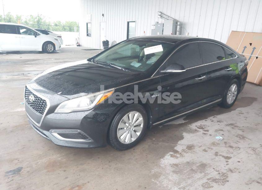 Photo 2 of 2016 Hyundai Sonata HYBRID SE (VIN KMHE24L15GA016058)