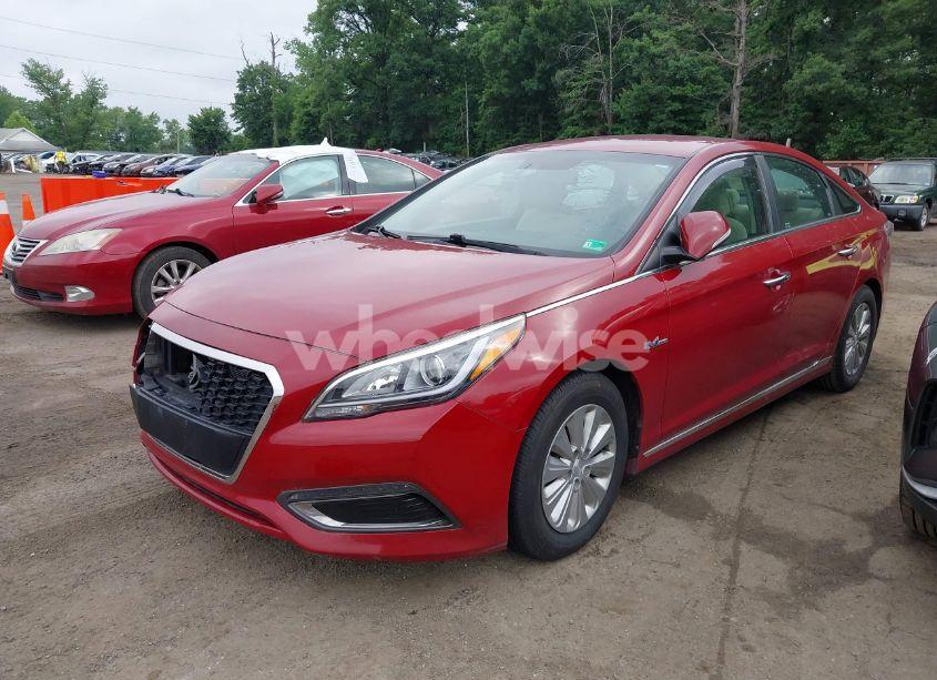 Photo 2 of 2016 Hyundai Sonata HYBRID SE (VIN KMHE24L16GA015369)