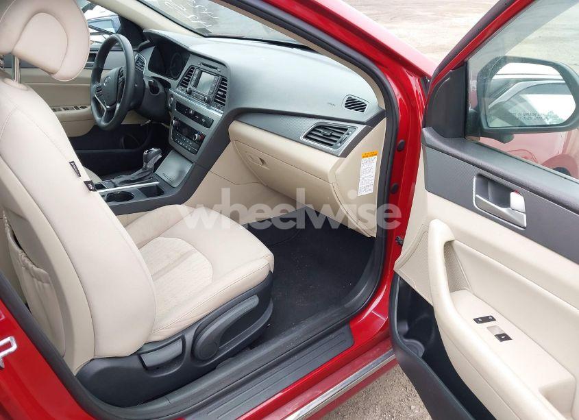 Photo 5 of 2016 Hyundai Sonata HYBRID SE (VIN KMHE24L16GA015369)