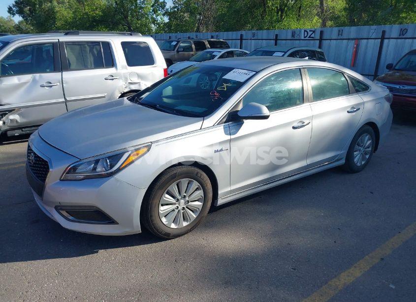 Photo 2 of 2016 Hyundai Sonata HYBRID SE (VIN KMHE24L17GA022816)
