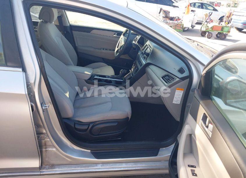 Photo 5 of 2016 Hyundai Sonata HYBRID SE (VIN KMHE24L17GA022816)