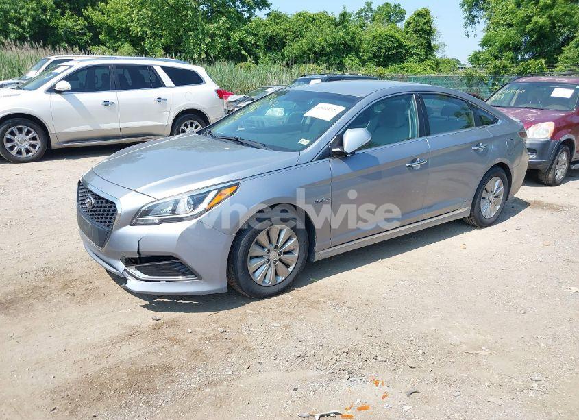 Photo 2 of 2017 Hyundai Sonata HYBRID SE (VIN KMHE24L19HA043524)