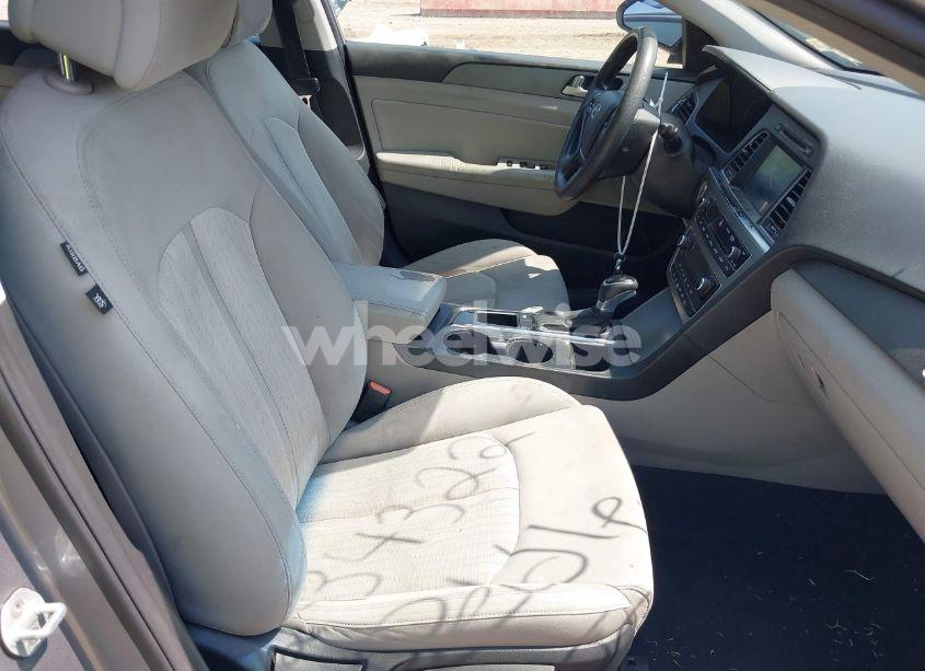 Photo 5 of 2017 Hyundai Sonata HYBRID SE (VIN KMHE24L19HA043524)