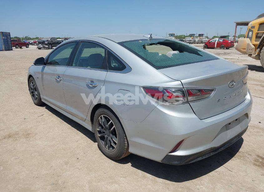 Photo 3 of 2019 Hyundai Sonata HYBRID SE (VIN KMHE24L30KA090921)