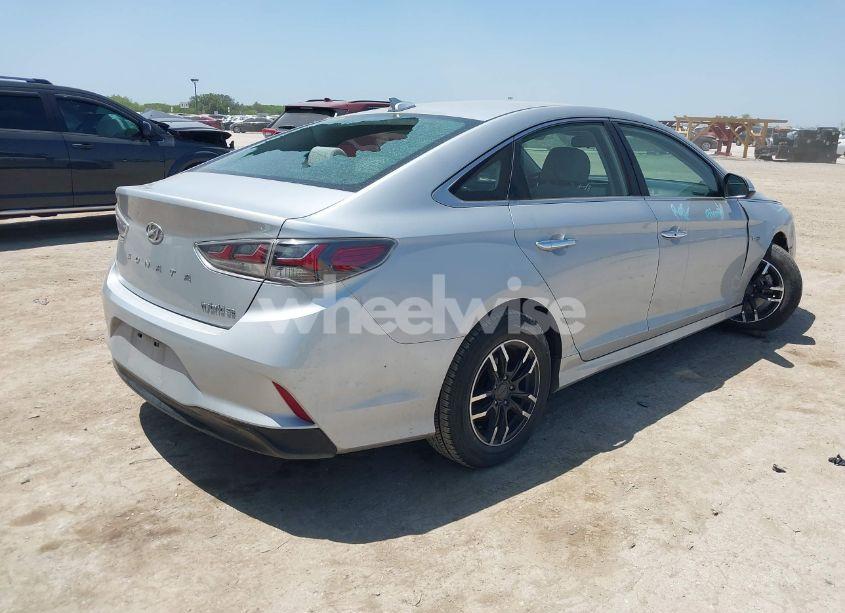 Photo 4 of 2019 Hyundai Sonata HYBRID SE (VIN KMHE24L30KA090921)