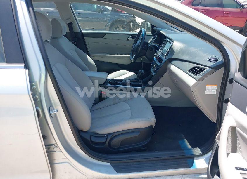 Photo 5 of 2019 Hyundai Sonata HYBRID SE (VIN KMHE24L30KA090921)