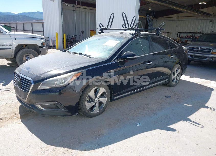 Photo 2 of 2016 Hyundai Sonata HYBRID LIMITED (VIN KMHE34L19GA010096)