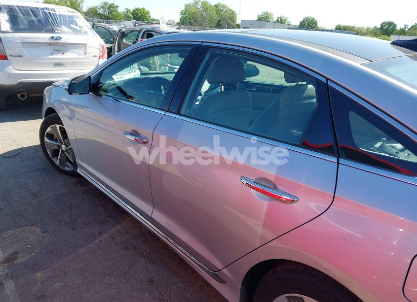 Photo 15 of 2019 Hyundai Sonata HYBRID LIMITED (VIN KMHE34L32KA090514)