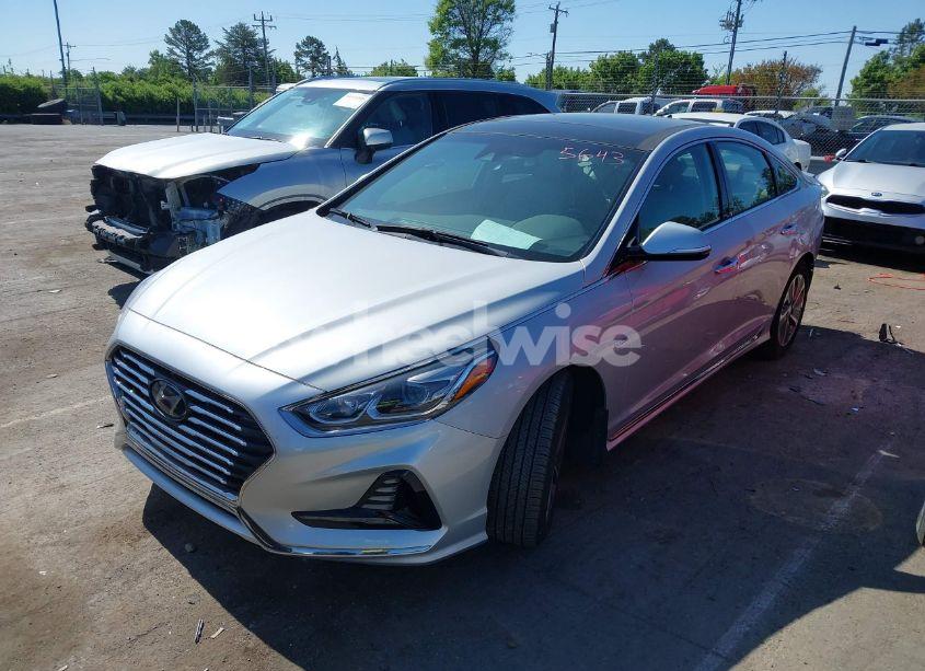 Photo 2 of 2019 Hyundai Sonata HYBRID LIMITED (VIN KMHE34L32KA090514)