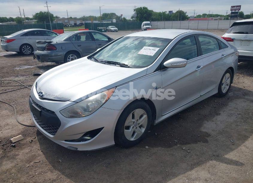 Photo 2 of 2012 Hyundai Sonata HYBRID (VIN KMHEC4A40CA043236)