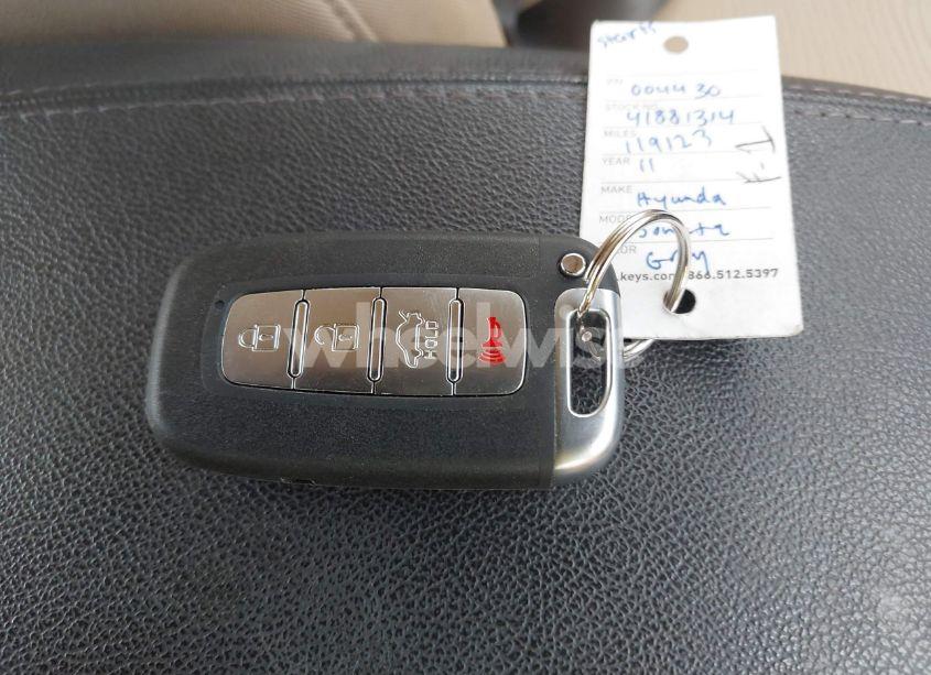 Photo 11 of 2011 Hyundai Sonata HYBRID (VIN KMHEC4A41BA004430)