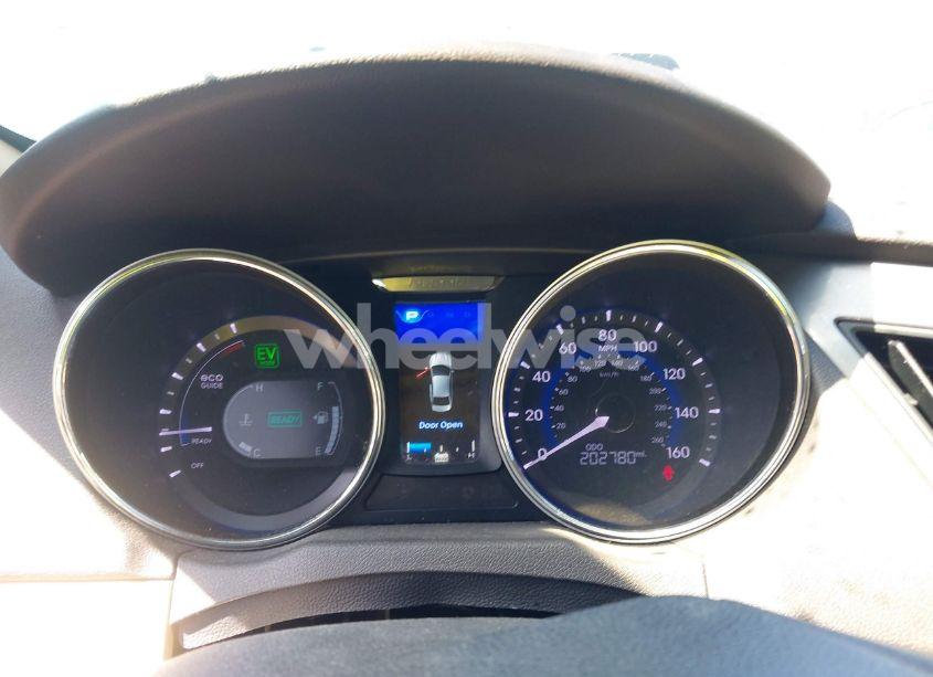 Photo 7 of 2013 Hyundai Sonata HYBRID LIMITED (VIN KMHEC4A42DA072884)