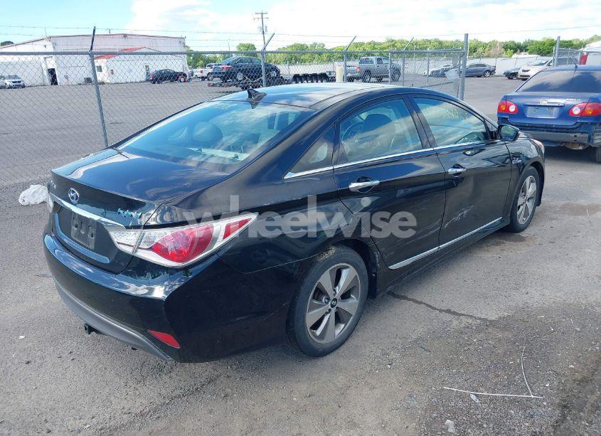 Photo 4 of 2011 Hyundai Sonata HYBRID (VIN KMHEC4A43BA016577)