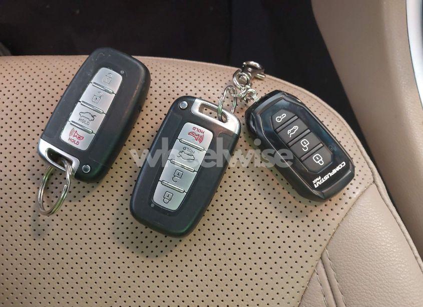 Photo 11 of 2012 Hyundai Sonata HYBRID (VIN KMHEC4A43CA043344)