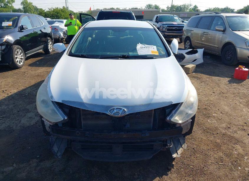 Photo 13 of 2014 Hyundai Sonata HYBRID (VIN KMHEC4A43EA117445)