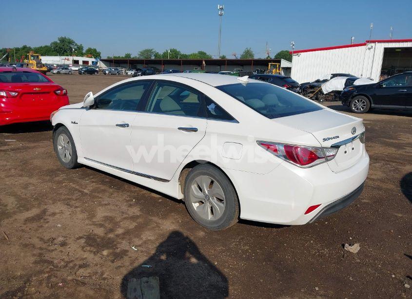 Photo 3 of 2014 Hyundai Sonata HYBRID (VIN KMHEC4A43EA117445)