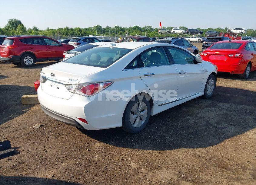 Photo 4 of 2014 Hyundai Sonata HYBRID (VIN KMHEC4A43EA117445)