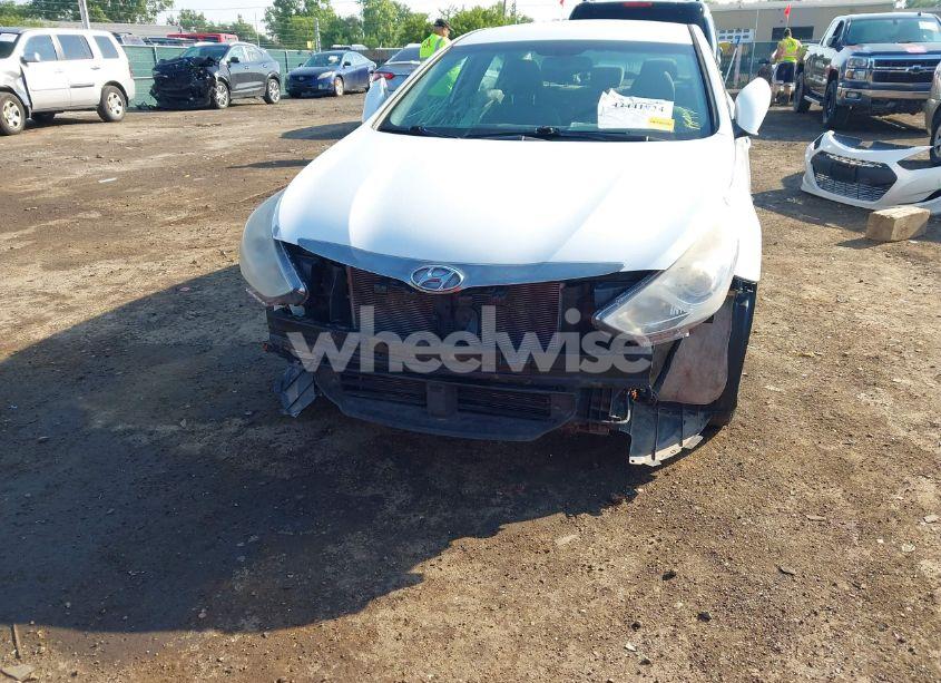 Photo 6 of 2014 Hyundai Sonata HYBRID (VIN KMHEC4A43EA117445)