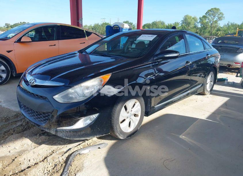 Photo 2 of 2015 Hyundai Sonata HYBRID BASE (A6) (VIN KMHEC4A43FA119455)