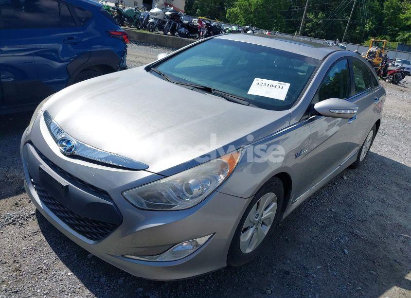 Photo 2 of 2013 Hyundai Sonata HYBRID (VIN KMHEC4A44DA051387)