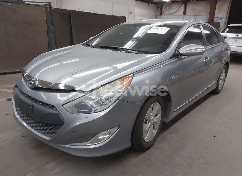 Photo 2 of 2015 Hyundai Sonata HYBRID (VIN KMHEC4A44FA138550)