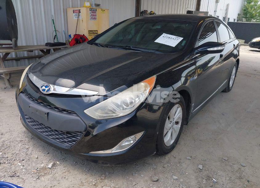 Photo 2 of 2013 Hyundai Sonata HYBRID (VIN KMHEC4A45DA087265)