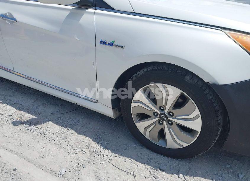 Photo 6 of 2013 Hyundai Sonata HYBRID LIMITED (VIN KMHEC4A45DA093941)