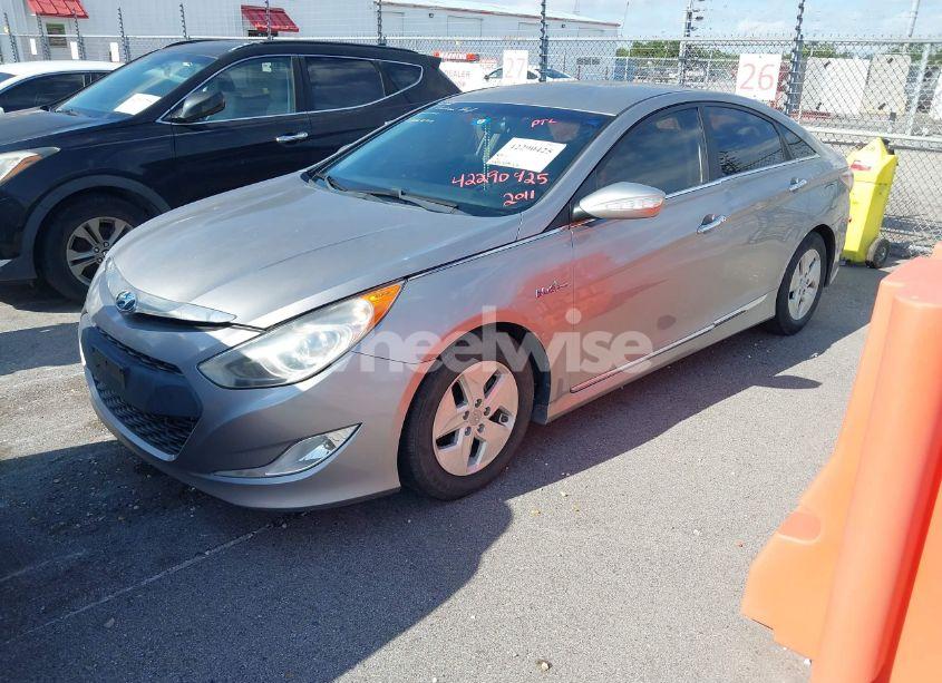 Photo 2 of 2011 Hyundai Sonata HYBRID (VIN KMHEC4A46BA005847)