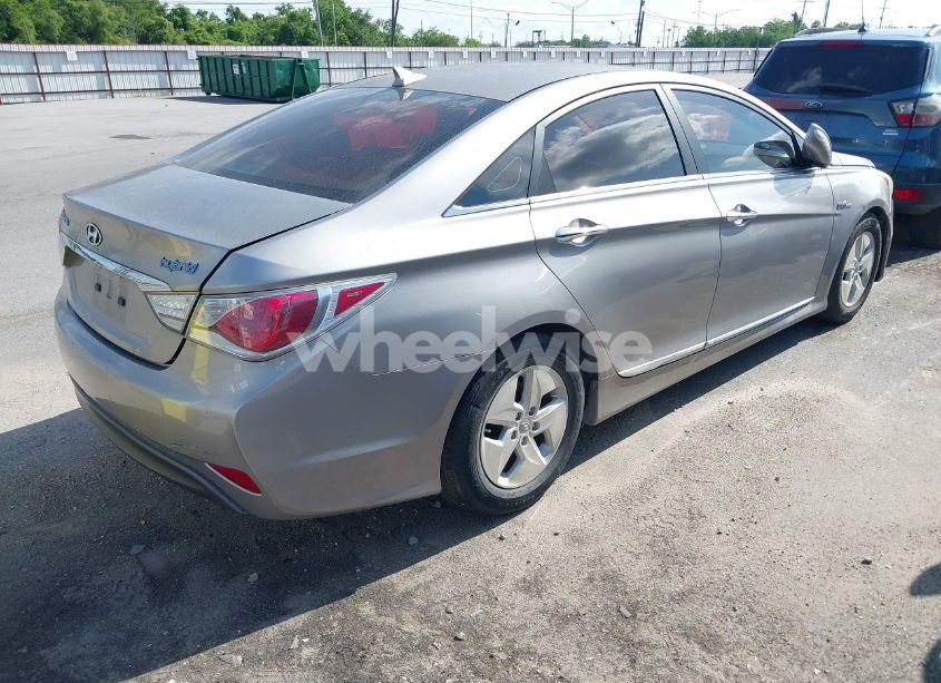 Photo 4 of 2011 Hyundai Sonata HYBRID (VIN KMHEC4A46BA005847)
