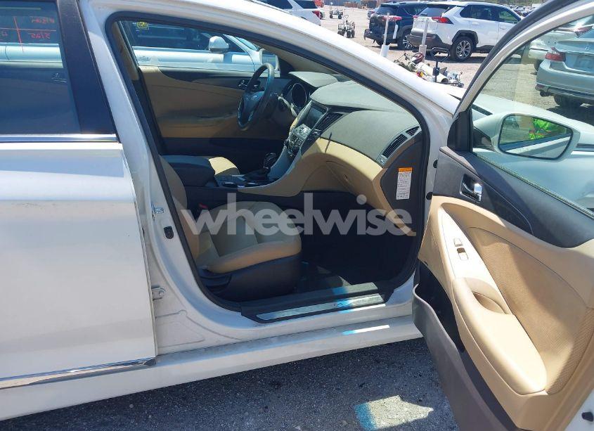 Photo 5 of 2013 Hyundai Sonata HYBRID LIMITED (VIN KMHEC4A47DA093438)