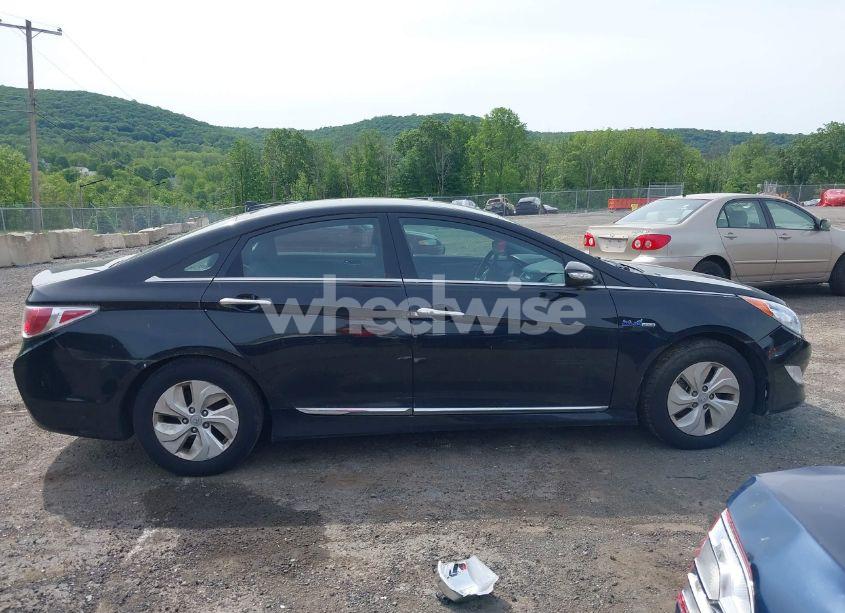 Photo 13 of 2015 Hyundai Sonata HYBRID (VIN KMHEC4A47FA123024)