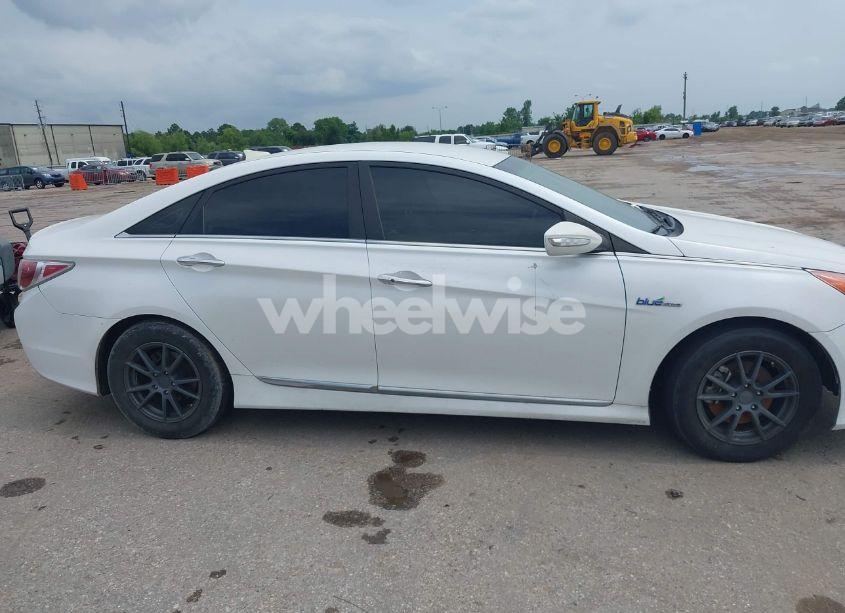 Photo 13 of 2015 Hyundai Sonata HYBRID (VIN KMHEC4A47FA134539)