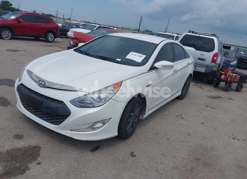 Photo 2 of 2015 Hyundai Sonata HYBRID (VIN KMHEC4A47FA134539)