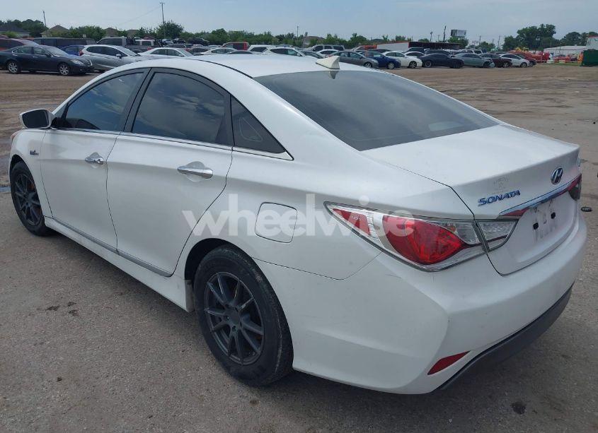 Photo 3 of 2015 Hyundai Sonata HYBRID (VIN KMHEC4A47FA134539)