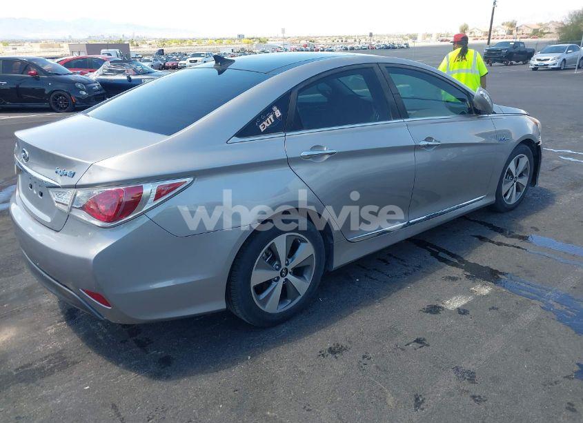 Photo 4 of 2011 Hyundai Sonata HYBRID (VIN KMHEC4A48BA018552)