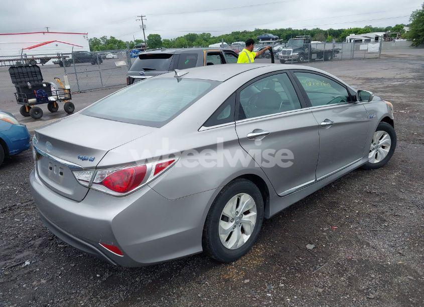 Photo 4 of 2013 Hyundai Sonata HYBRID (VIN KMHEC4A48DA078866)