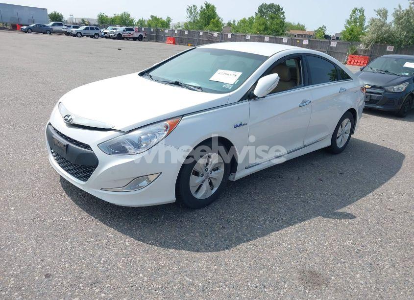 Photo 2 of 2013 Hyundai Sonata HYBRID (VIN KMHEC4A48DA098275)
