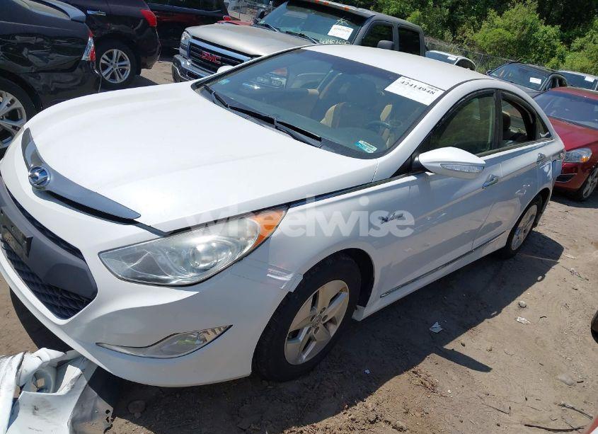 Photo 2 of 2011 Hyundai Sonata HYBRID (VIN KMHEC4A4XBA004085)