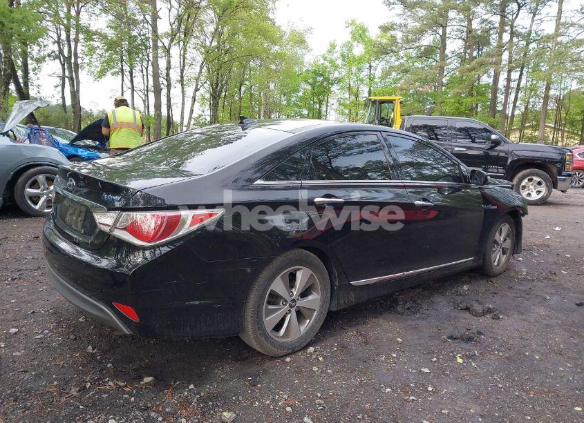 Photo 4 of 2012 Hyundai Sonata HYBRID (VIN KMHEC4A4XCA041249)