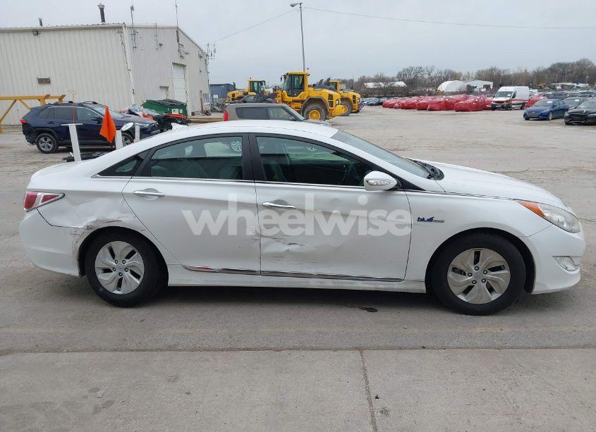Photo 13 of 2014 Hyundai Sonata HYBRID (VIN KMHEC4A4XEA117572)