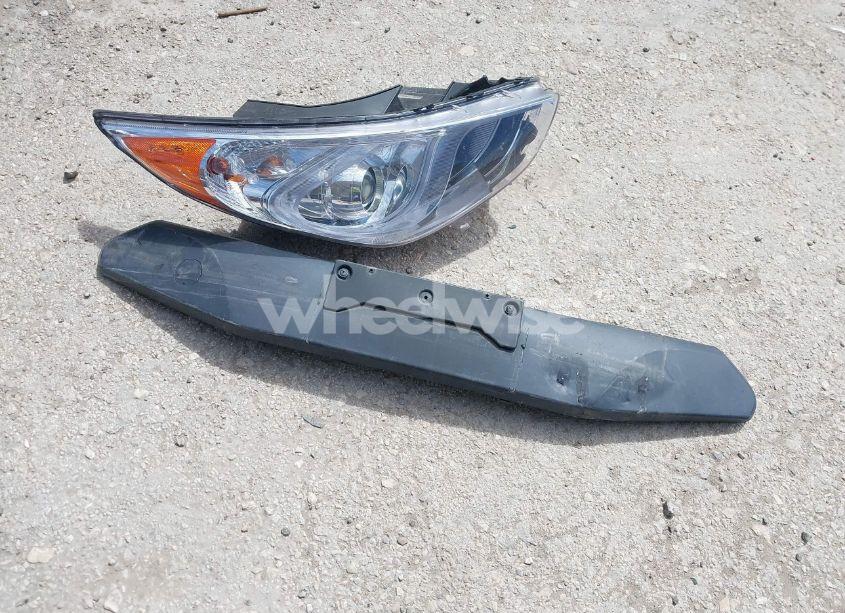 Photo 12 of 2015 Hyundai Sonata HYBRID LIMITED (VIN KMHEC4A4XFA123504)