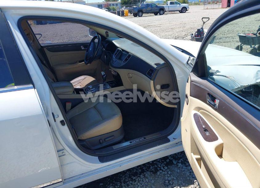 Photo 5 of 2009 Hyundai Genesis 4.6 (VIN KMHGC46F99U044248)